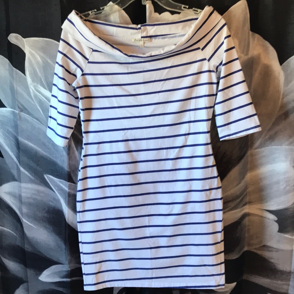 Charlotte Russe off-shoulder dress 👗